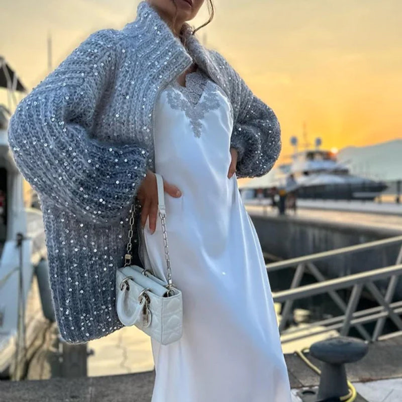 Tröja i stickad kvalitet med enhetliga paljetter