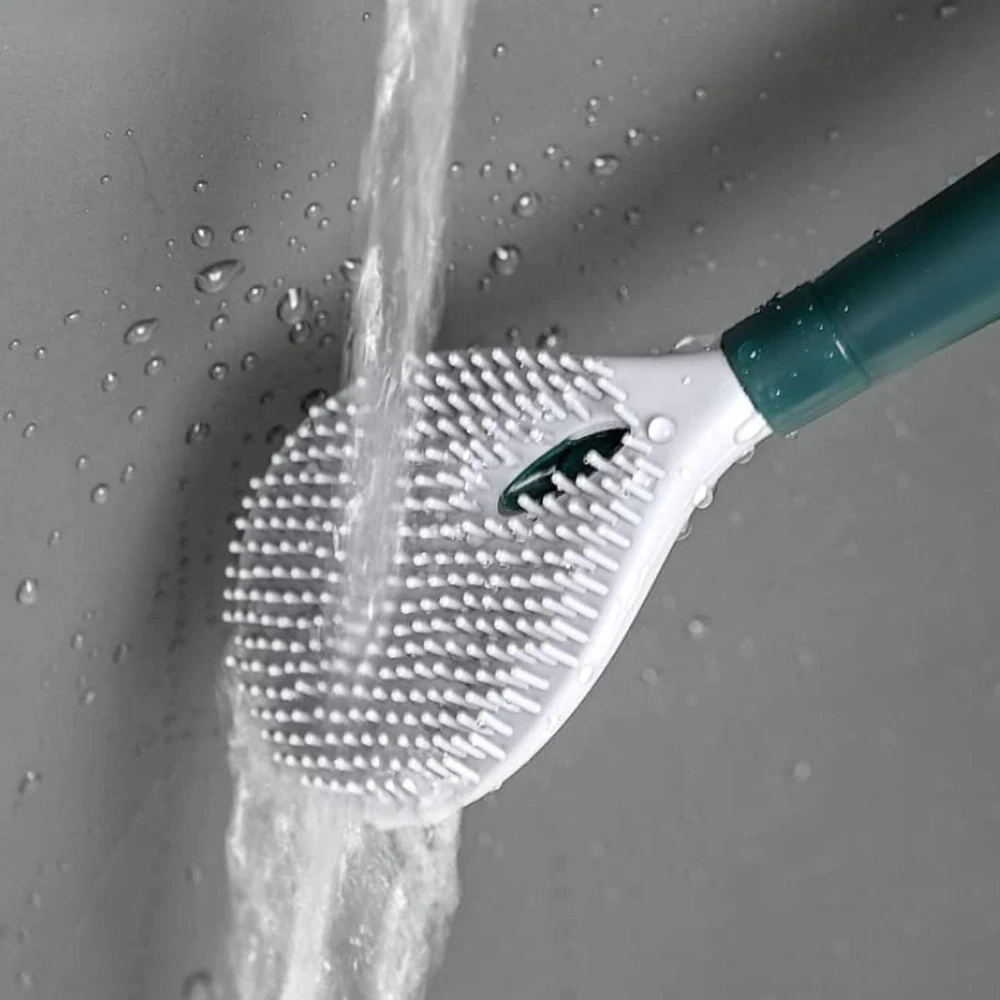 Flexible toilet brush for precise and easy cleaning