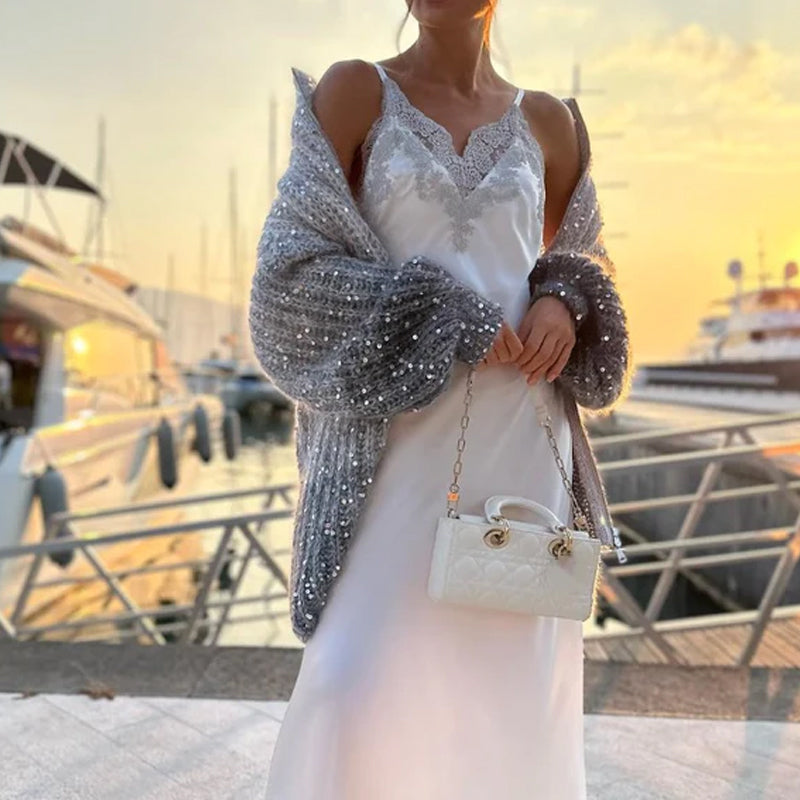 Tröja i stickad kvalitet med enhetliga paljetter