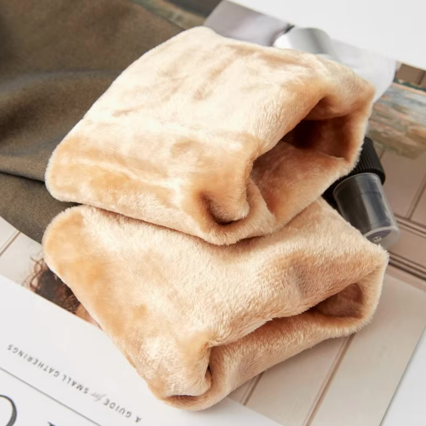 De genomskinliga fleece-strumpbyxorna